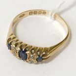 18CT GOLD DIAMOND & SAPPHIRE RING - SIZE Q