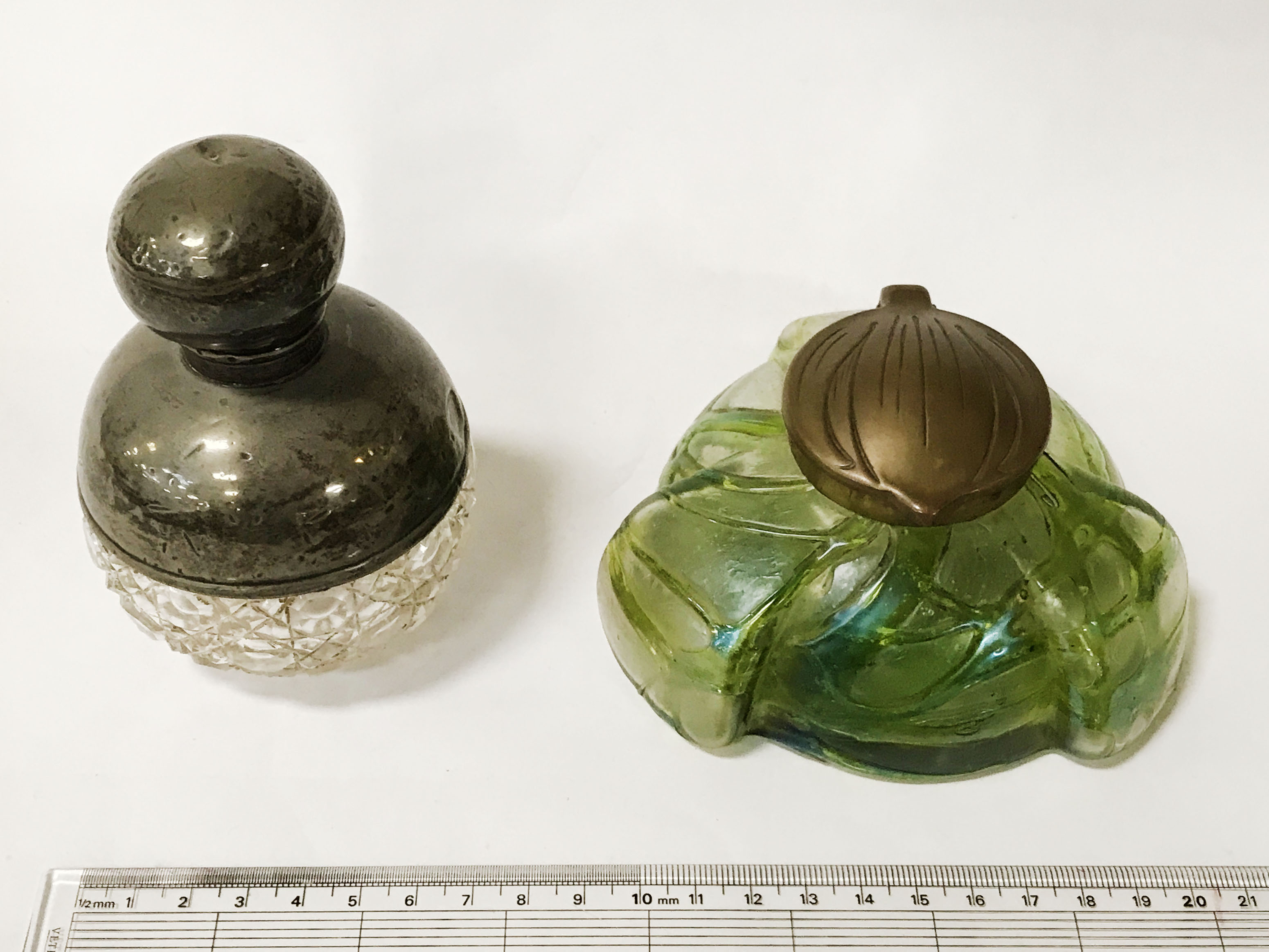 COLOURED GLASS INKWELL & STERLING SILVER TOP SCENT BOTTLE - Image 2 of 3