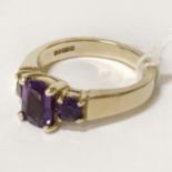 9 CT. GOLD GEMSTONE RING - SIZE J / K