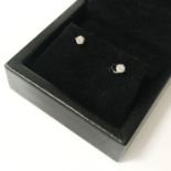 18 CT. WHITE GOLD DIAMOND STUD EARRINGS - APPROX. 0.30 CARATS