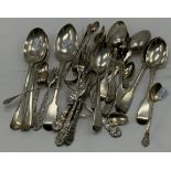 QTY OF SILVER CUTLERY & IMPLEMENTS - APPROX. 31 OZS