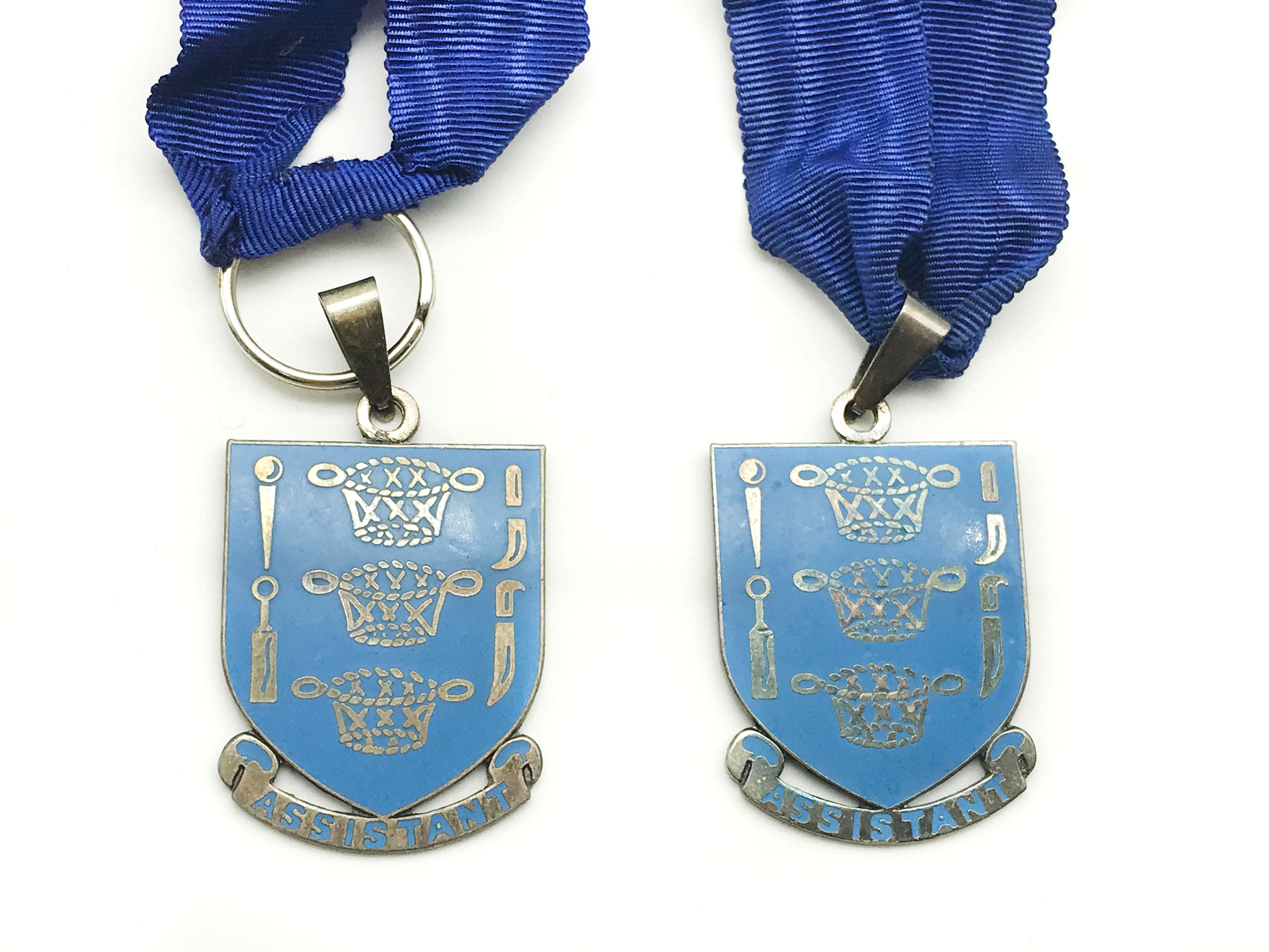 HALLMARKED SILVER BASKETMAKERS STEWARDS CLUB MEDAL AND FOUR METAL JEWELS WITH COLLARS - Image 5 of 12