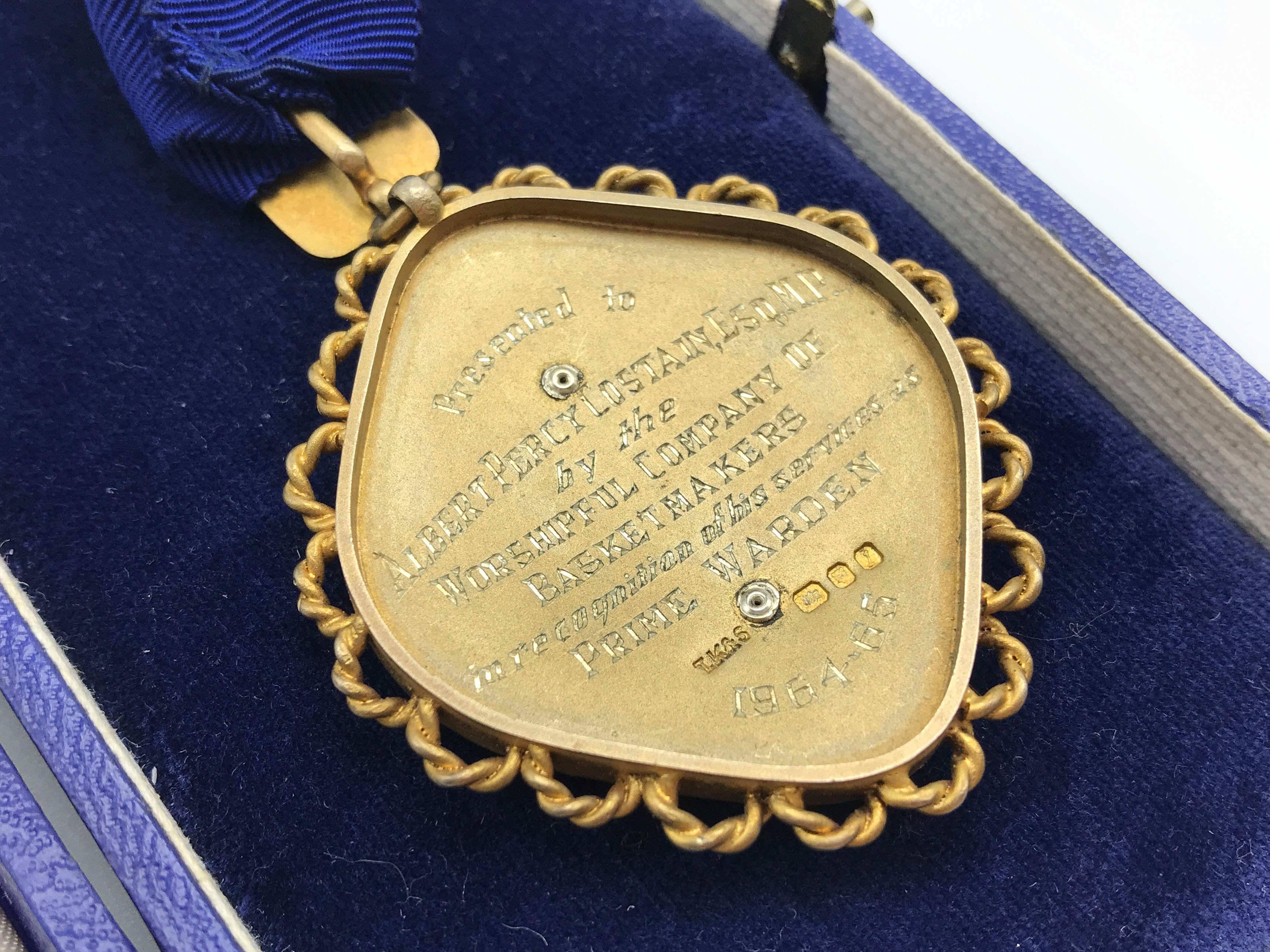 THE WORSHIPFUL COMPANY OF BASKETMAKERS HALLMARKED SILVER JEWEL / MEDAL WITH COLLAR - Image 3 of 5