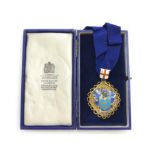 THE WORSHIPFUL COMPANY OF BASKETMAKERS HALLMARKED SILVER JEWEL / MEDAL WITH COLLAR