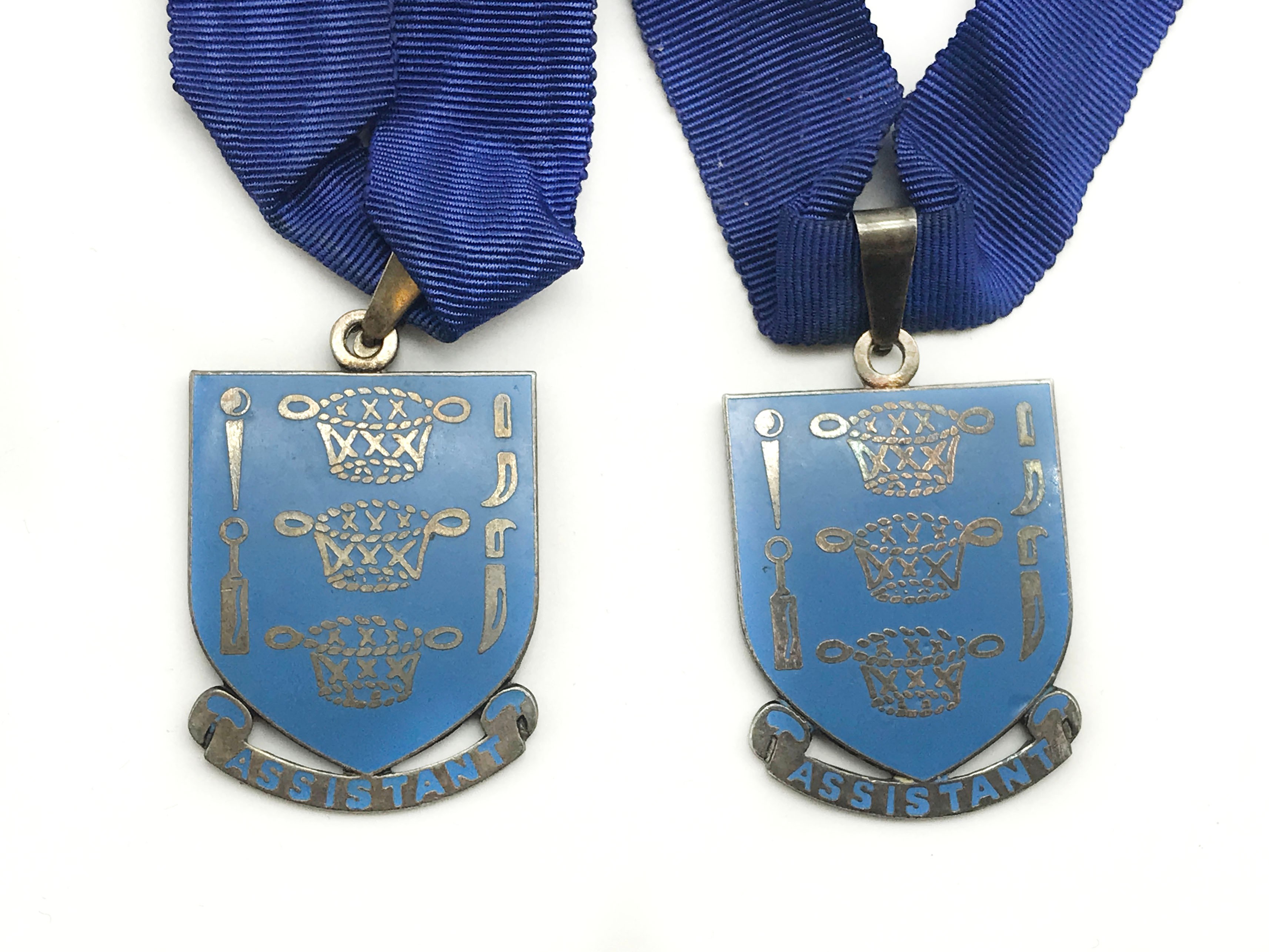 HALLMARKED SILVER BASKETMAKERS STEWARDS CLUB MEDAL AND FOUR METAL JEWELS WITH COLLARS - Image 3 of 12