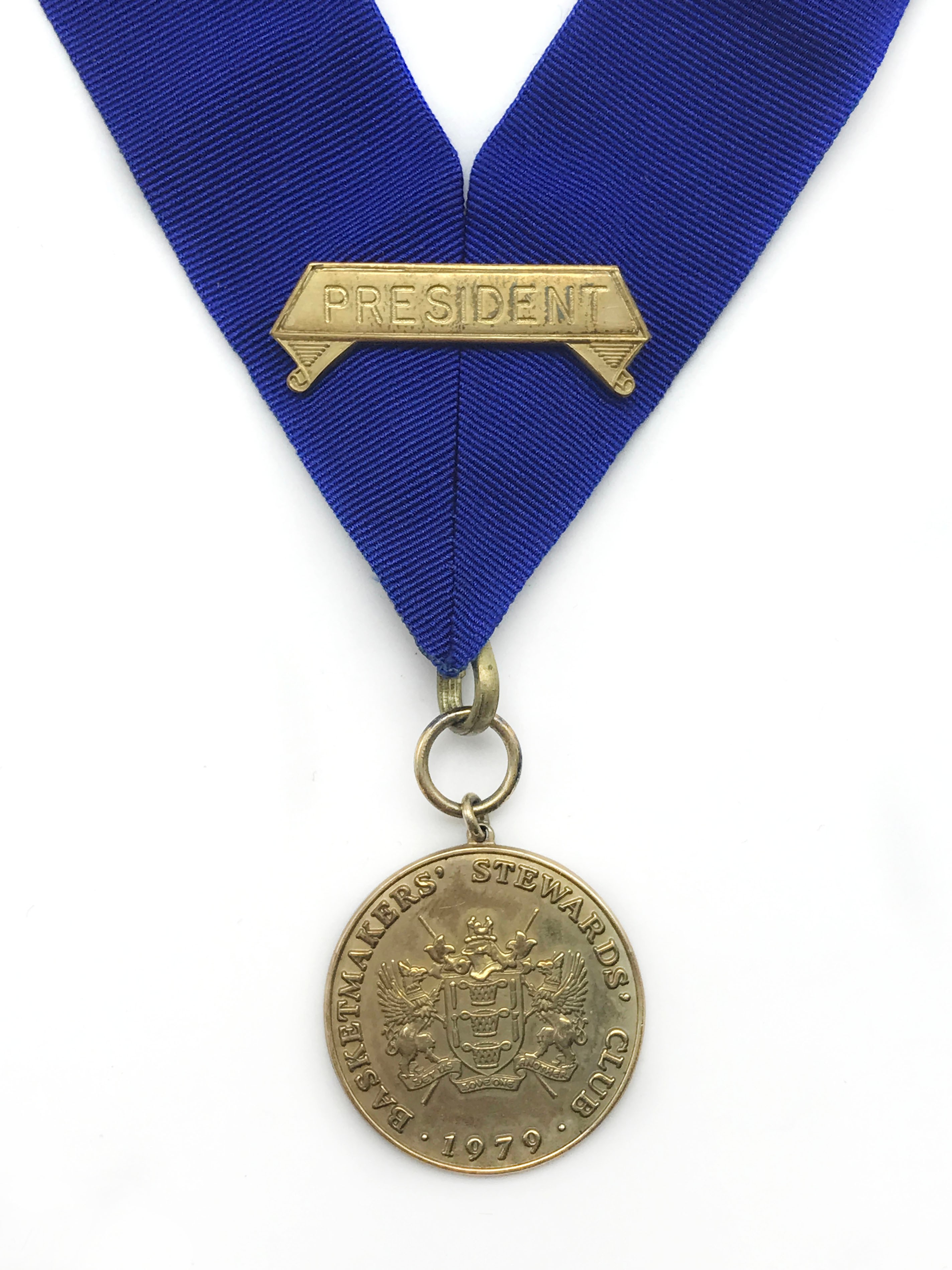 HALLMARKED SILVER BASKETMAKERS STEWARDS CLUB MEDAL AND FOUR METAL JEWELS WITH COLLARS - Image 7 of 12