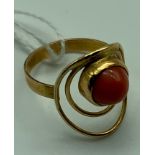 14CT GOLD & CORAL RING SIZE M/N