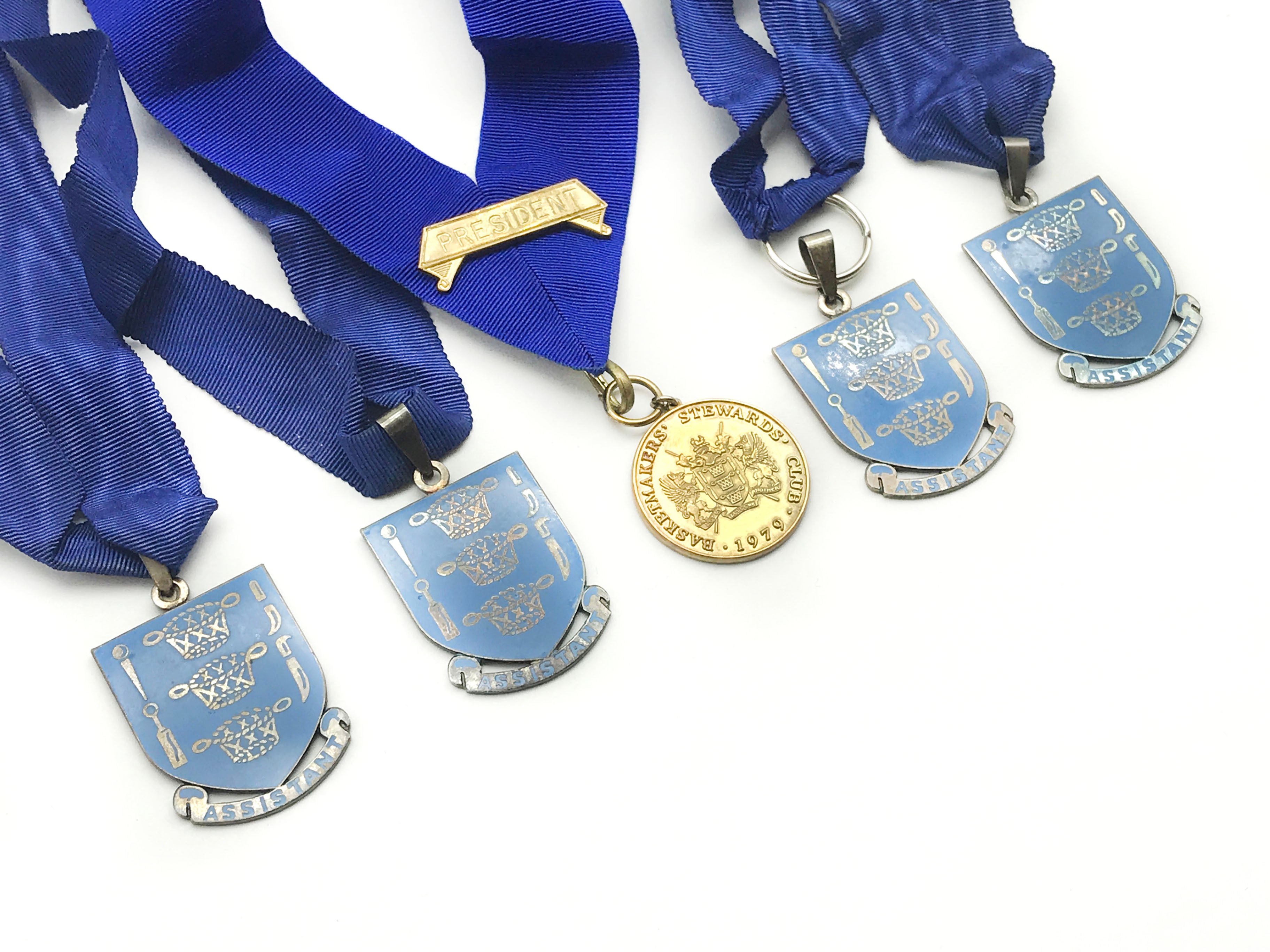 HALLMARKED SILVER BASKETMAKERS STEWARDS CLUB MEDAL AND FOUR METAL JEWELS WITH COLLARS - Image 2 of 12