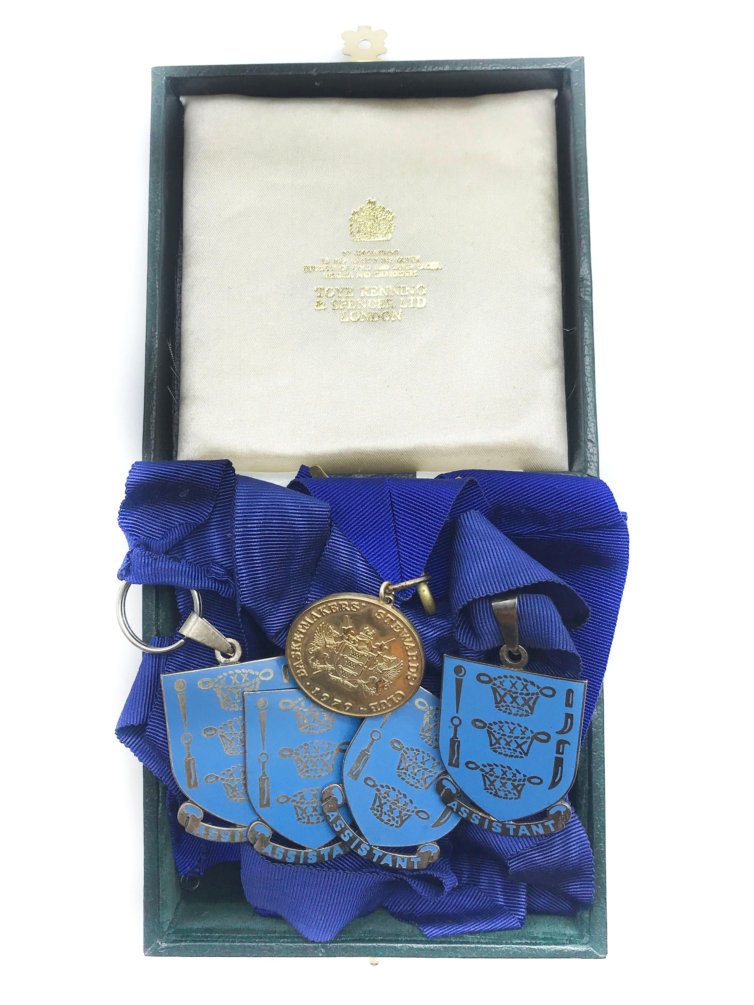 HALLMARKED SILVER BASKETMAKERS STEWARDS CLUB MEDAL AND FOUR METAL JEWELS WITH COLLARS - Image 10 of 12