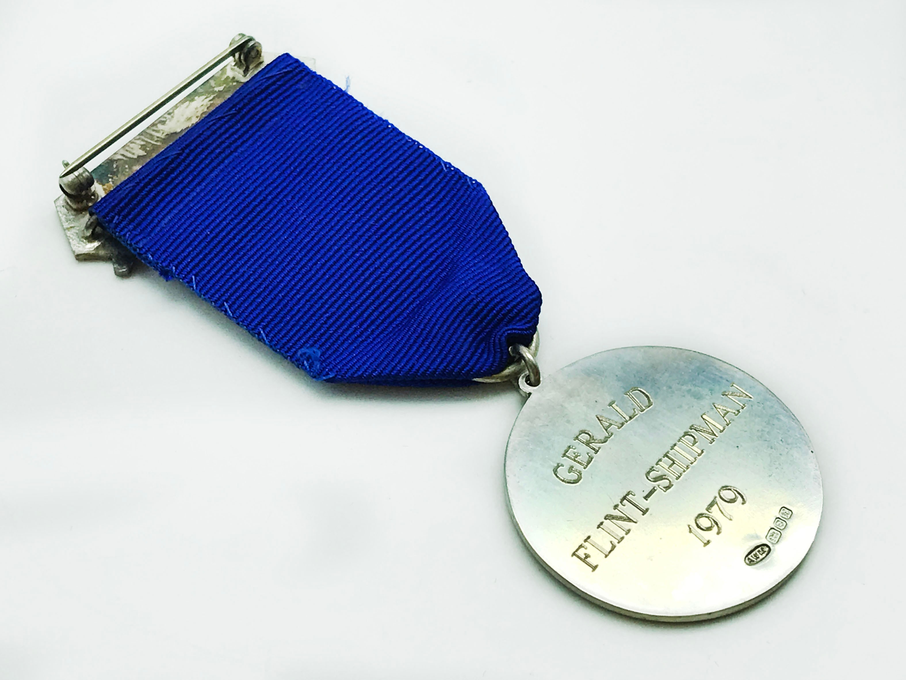 HALLMARKED SILVER MEDAL FOR THE WORSHIPFUL COMPANY OF BASKETMAKERS STEWARDS CLUB - Image 4 of 6