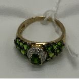 9CT GOLD DIAMOND & GREEN GEMSTONE RING - SIZE M