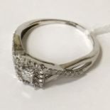 14CT WHITE GOLD & DIAMOND RING WITH CENTRE DIAMOND - SIZE Q