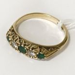 18CT GOLD DIAMOND & EMERALD RING - SIZE Q