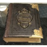 VICTORIAN FAMILY BIBLE