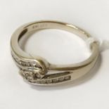 18CT GOLD & DIAMOND RING - SIZE P