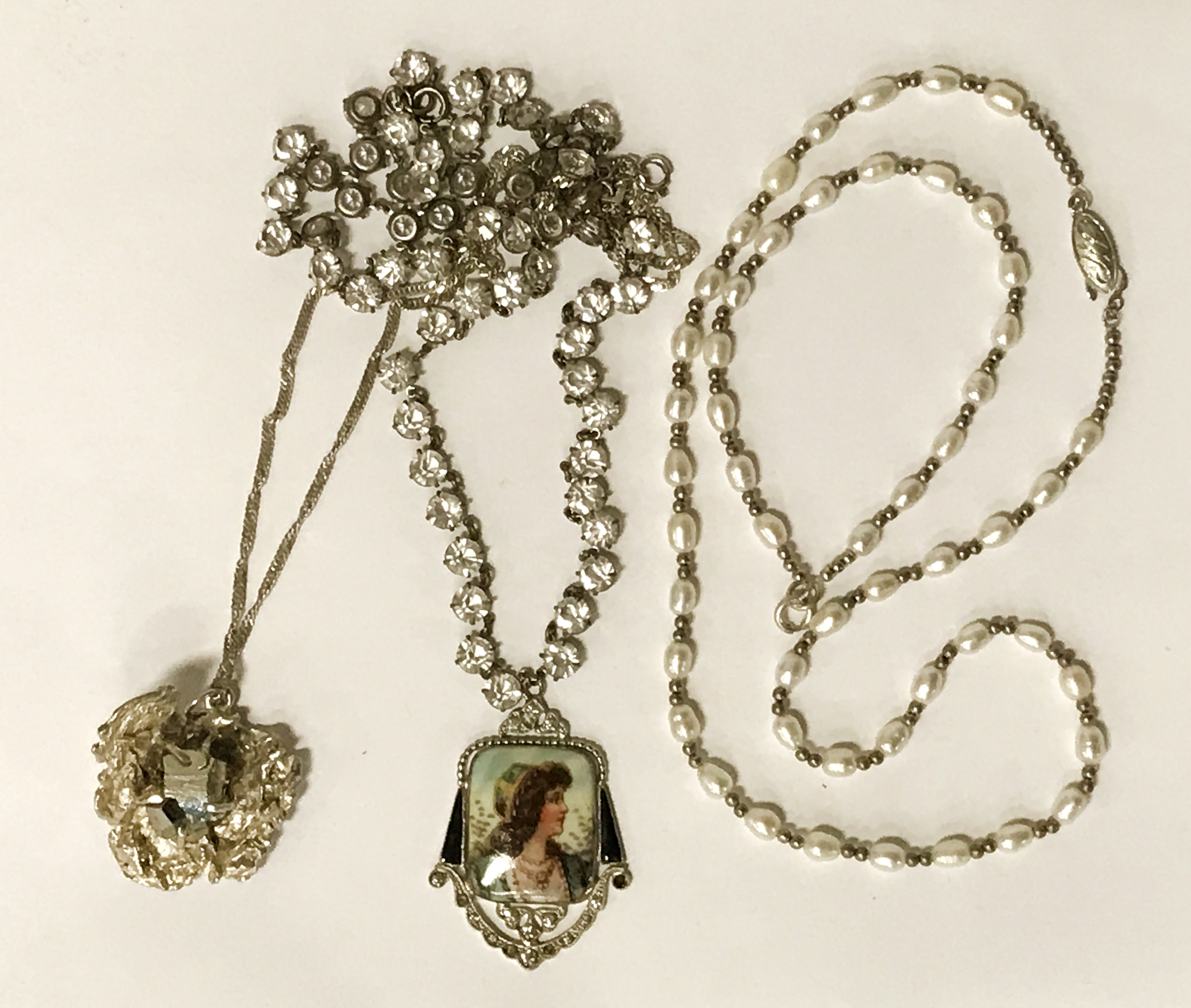 ANTIQUE COSTUME JEWELLERY NECKLACE WITH SILVER PYRITE PENDANT & CHAIN WITH PEARL NECKLACE WITH