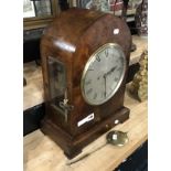 WHITEHURST WALNUT CASED MANTLE CLOCK IN FULL WORKING ORDER 45CM TALL X 32CM WIDE