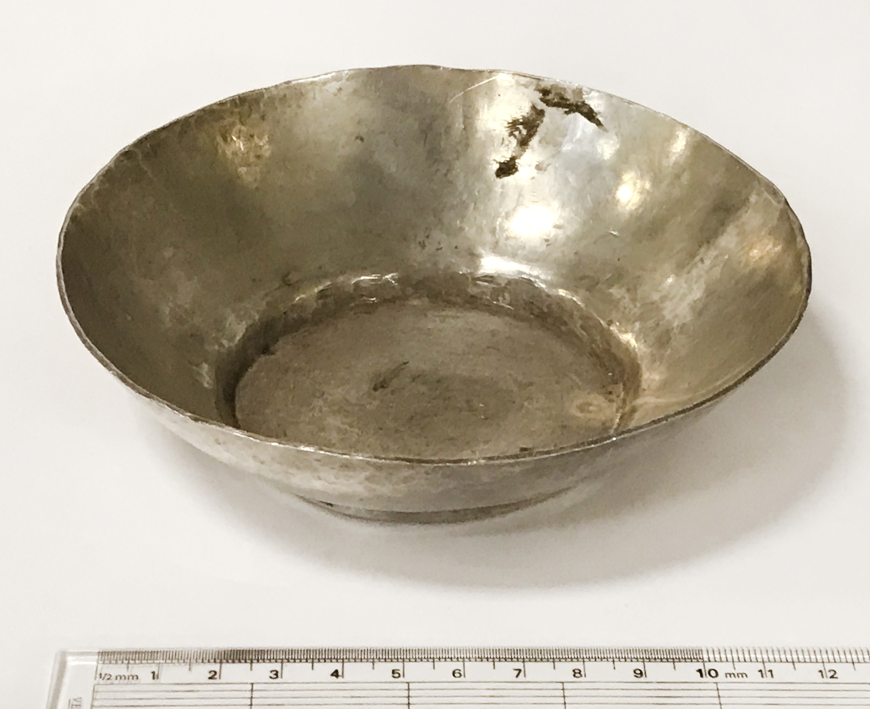 SILVER HAND BEATEN BOWL 13.5CMS (D)