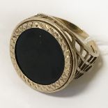 9CT GOLD RING BLACK STONE SIZE S 4.5G