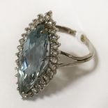 18CT WHITE GOLD DIAMOND & AQUAMARINE RING - SIZE O