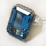 18CT WHITE GOLD DIAMOND & TOPAZ RING