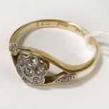 18CT GOLD & DIAMOND FLORAL RING SIZE L