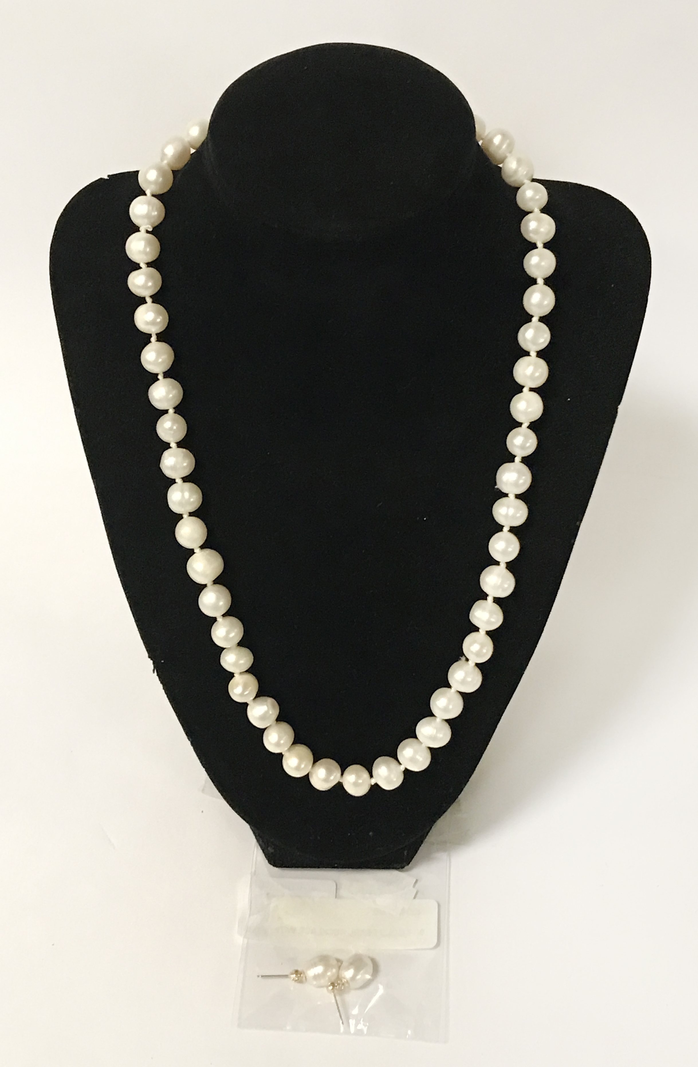 9CT GOLD PEARL NECKLACE WITH MATCHING EARRINGS