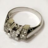 18CT GOLD DIAMOND RING - CENTRAL STONE APPROX 0.35CT APPROX 5.3G SIZE N