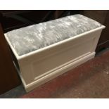 WHITE BLACKET BOX/SEAT