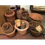 LARGE COLLECTION OF GARDEN POTS