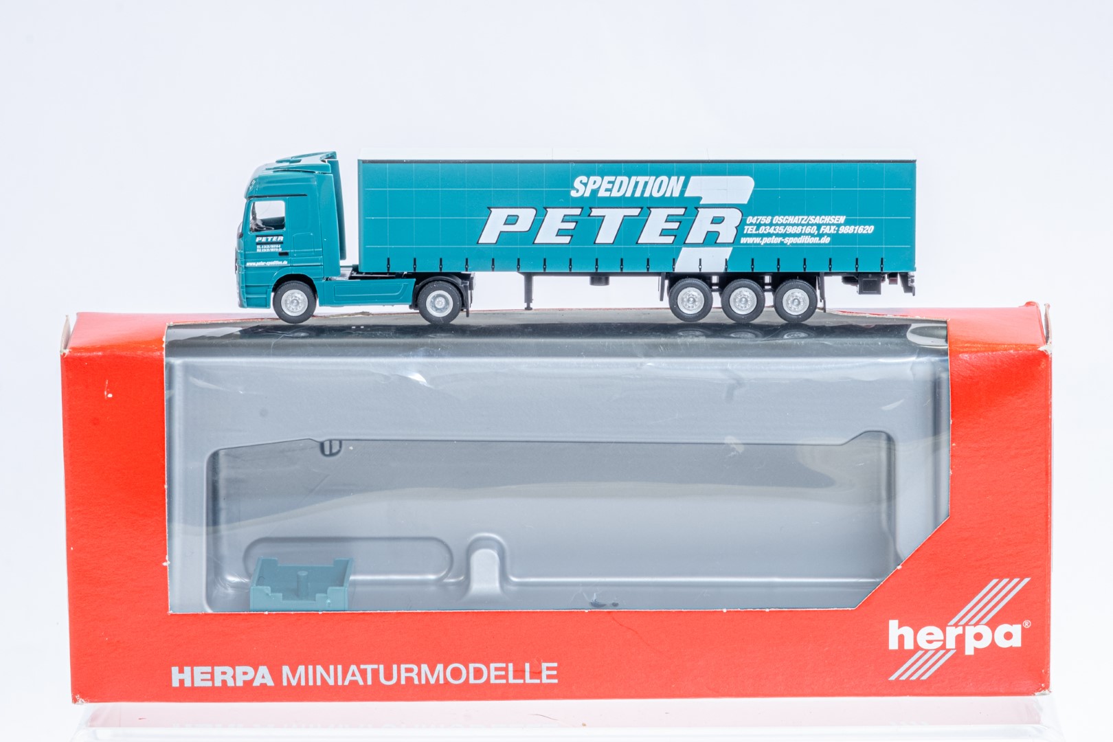 Herpa Merc Actros Box Trailer - Peter Spedition - Image 2 of 8