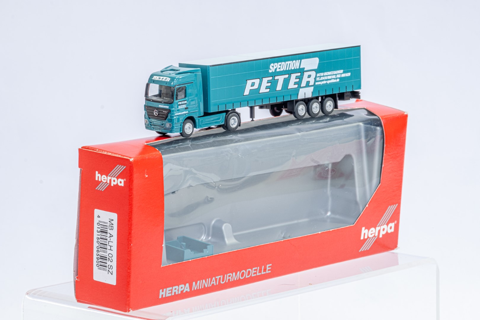 Herpa Merc Actros Box Trailer - Peter Spedition - Image 3 of 8