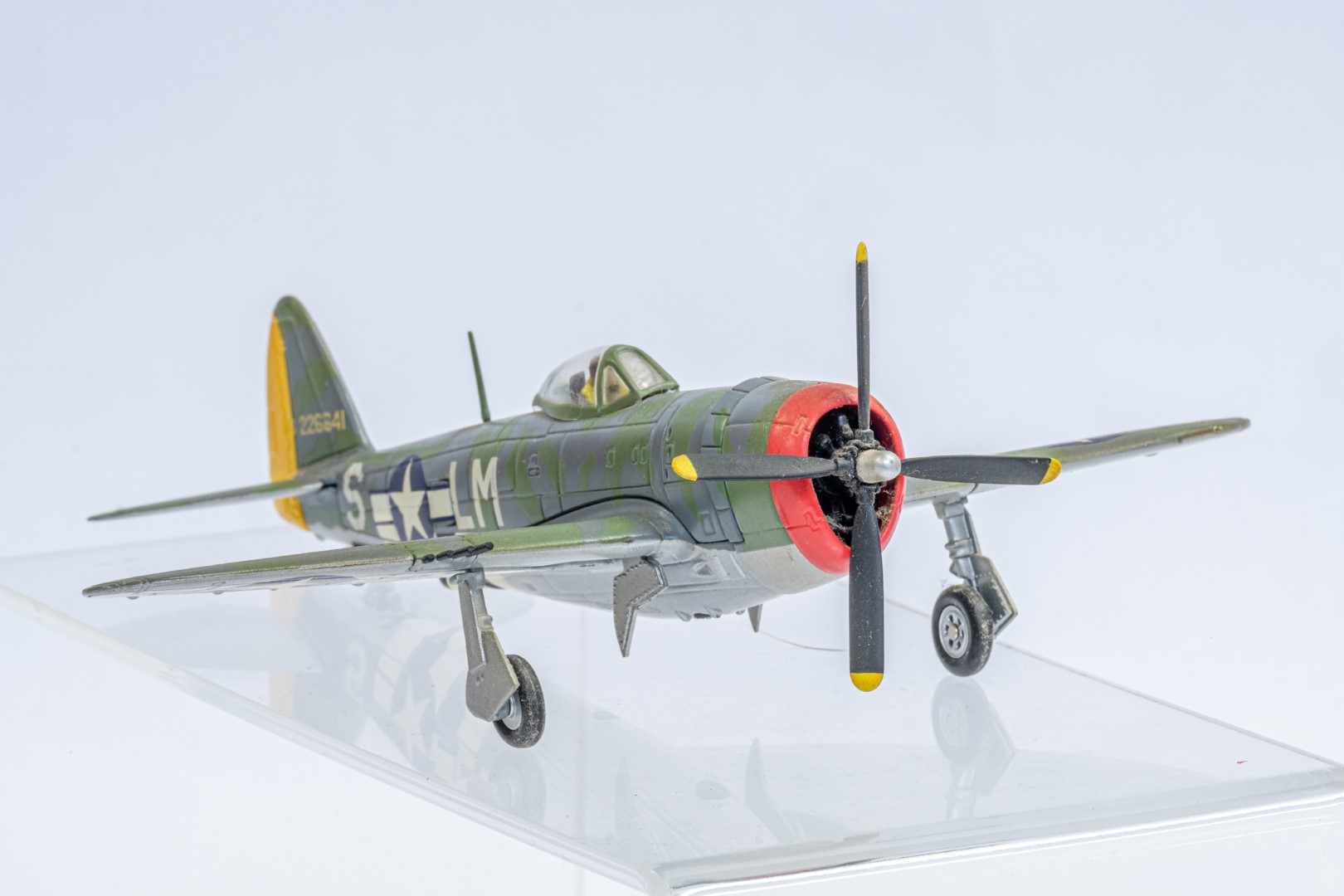 Corgi P-47D Thunderbolt 226641 Col Dave Schilling CO 56th FG - Image 8 of 8