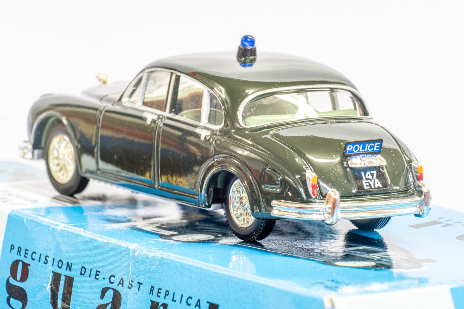 Vanguards Jaguar MKII - Somerset Constabulary - Image 6 of 8