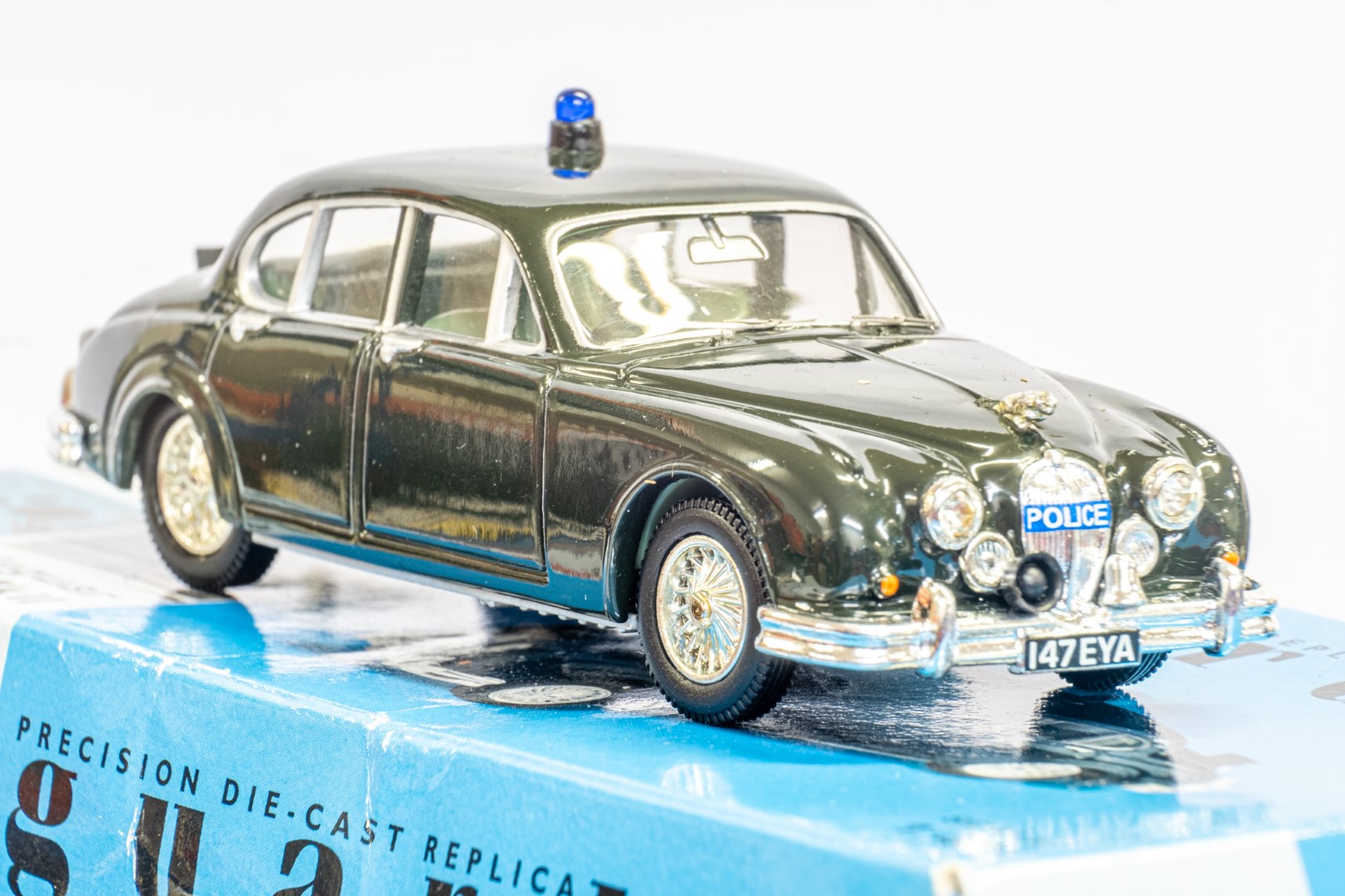 Vanguards Jaguar MKII - Somerset Constabulary - Image 8 of 8