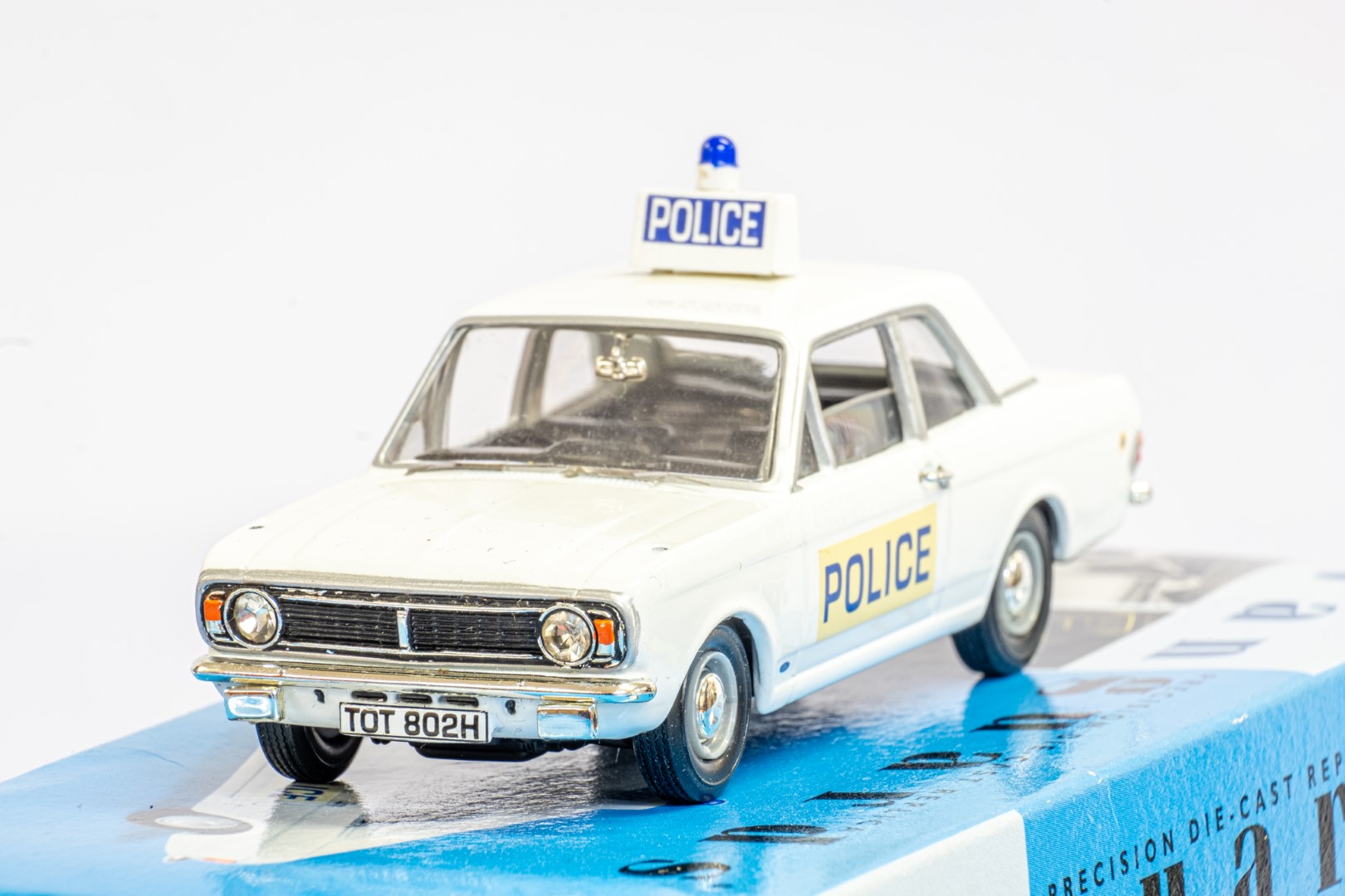 Vanguards Ford Lotus Cortina MKII - Hampshire Constabulary - Image 5 of 8