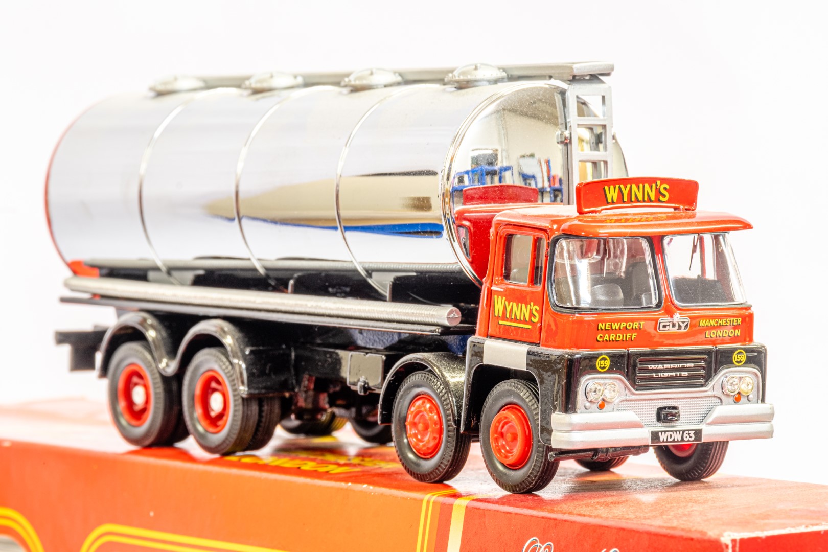 Corgi Guy Warrior Tanker - Wynns Heavy Haulage - Image 8 of 8