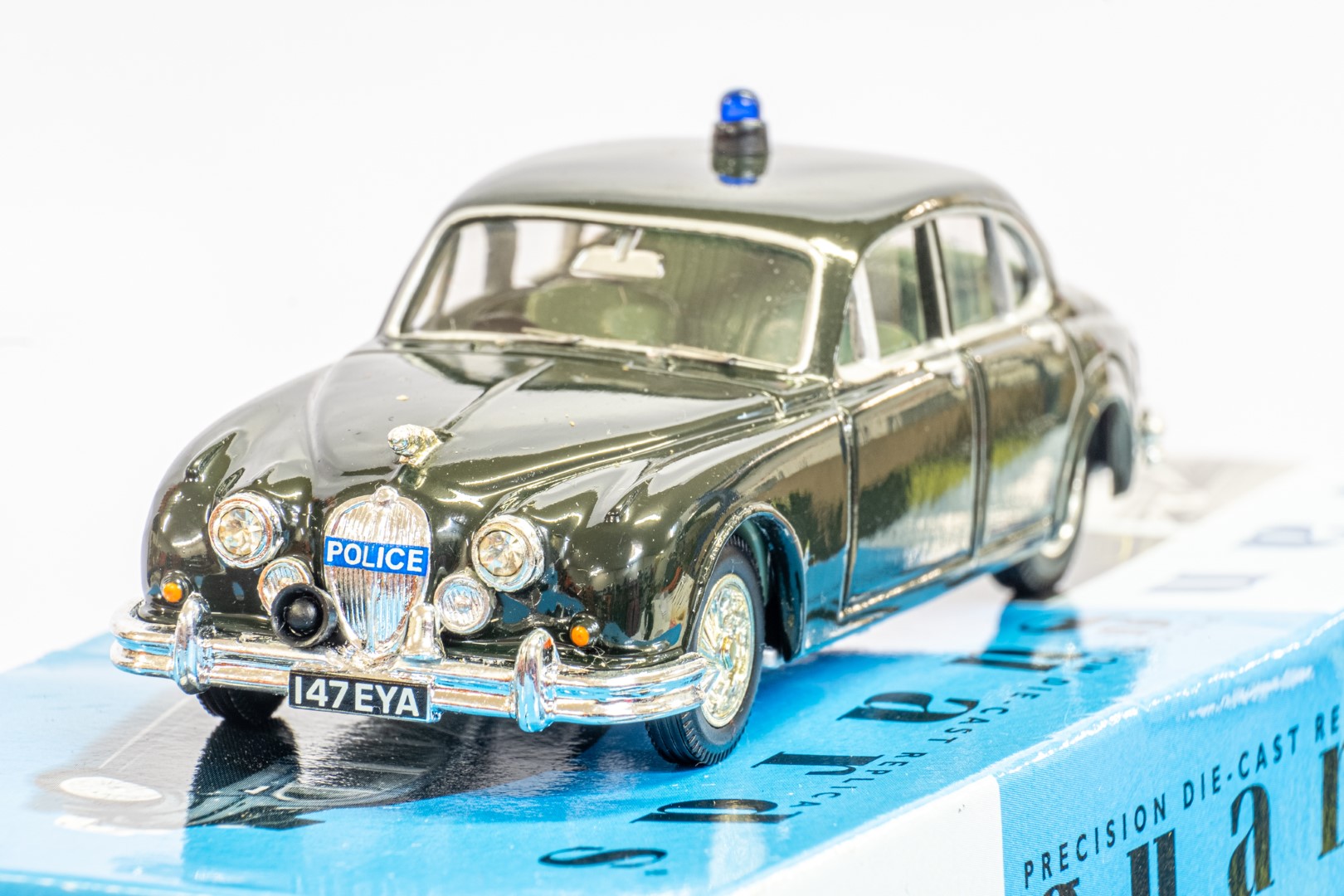 Vanguards Jaguar MKII - Somerset Constabulary - Image 5 of 8