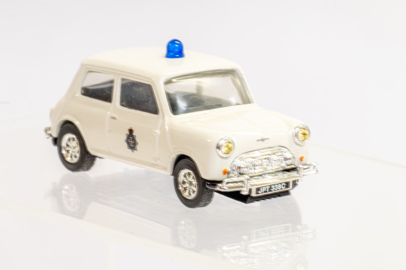 Corgi Jaguar MKII & Mini - Durham Police - Image 8 of 12