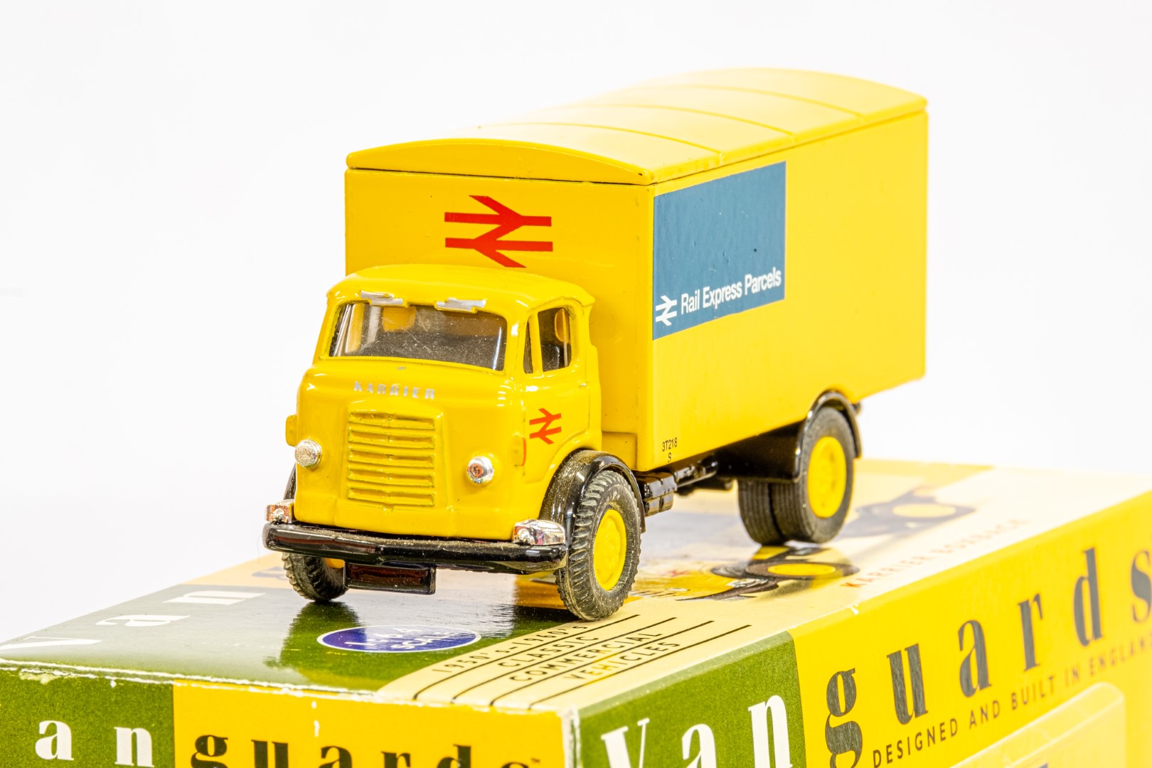 Corgi & Vanguard Karrier Boxback - Rail Express Parcels / Ford Popular Van & Bedford CA Van - Britis - Image 5 of 13