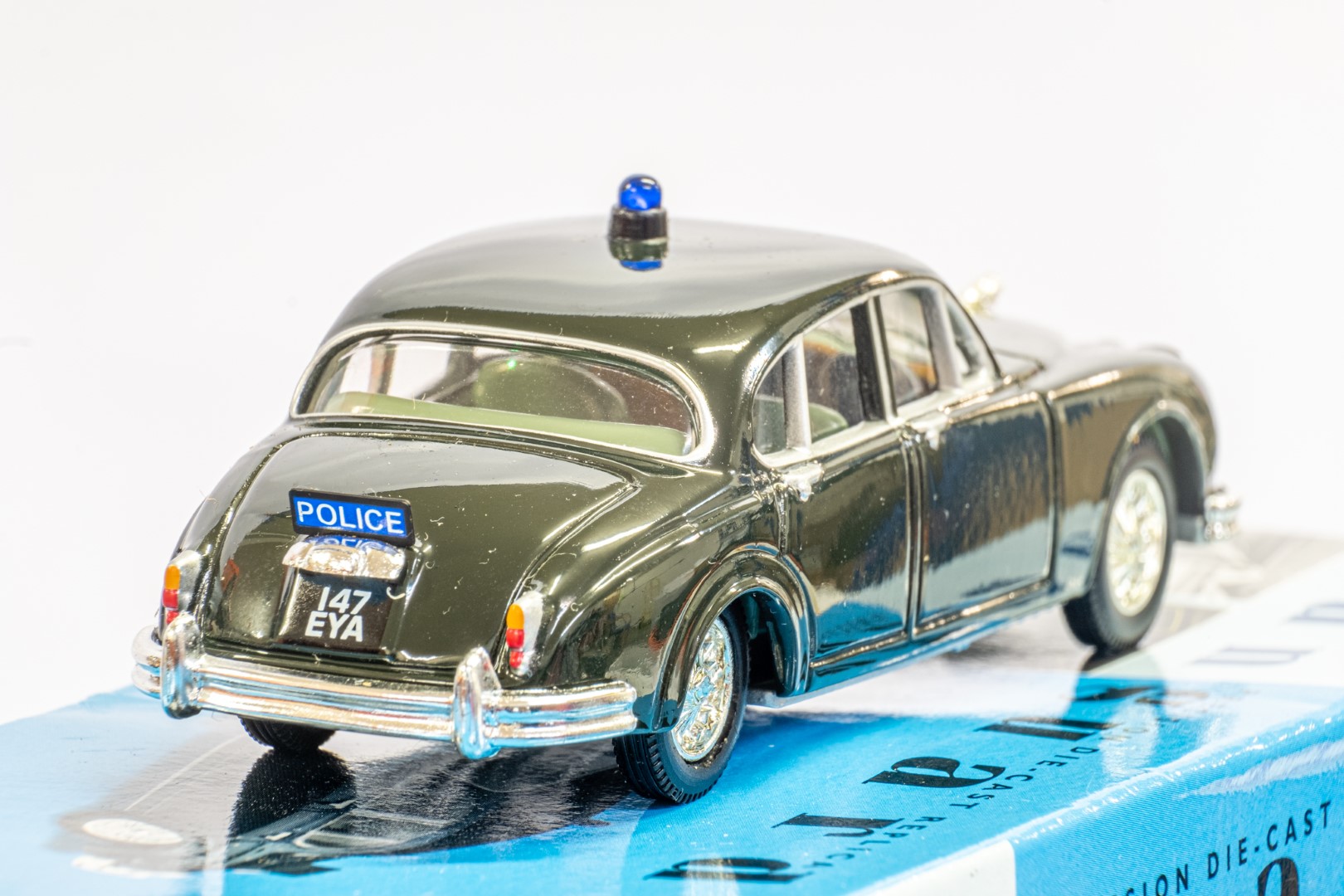 Vanguards Jaguar MKII - Somerset Constabulary - Image 7 of 8