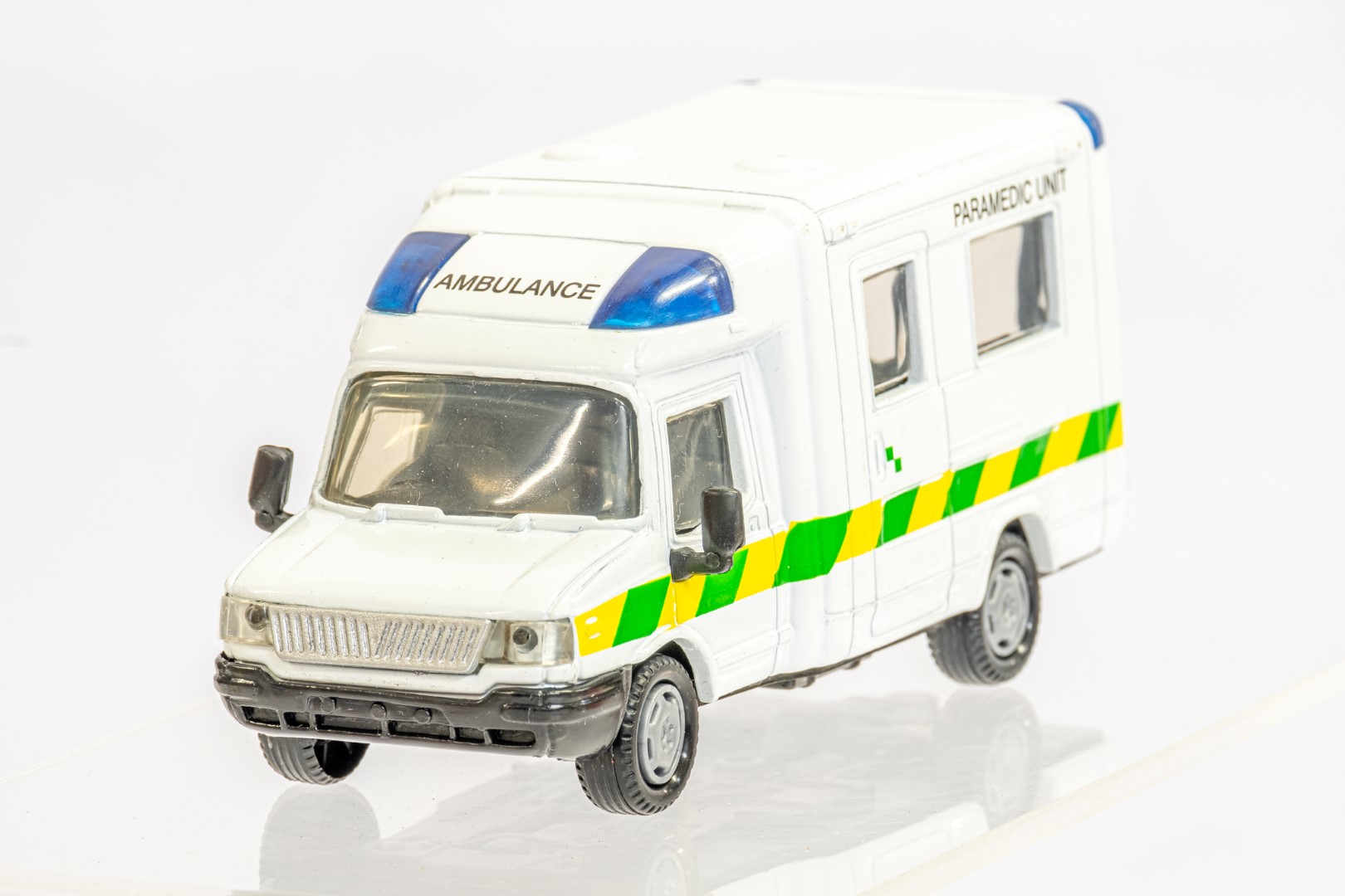 4 x Assorted Ambulance - Image 8 of 9