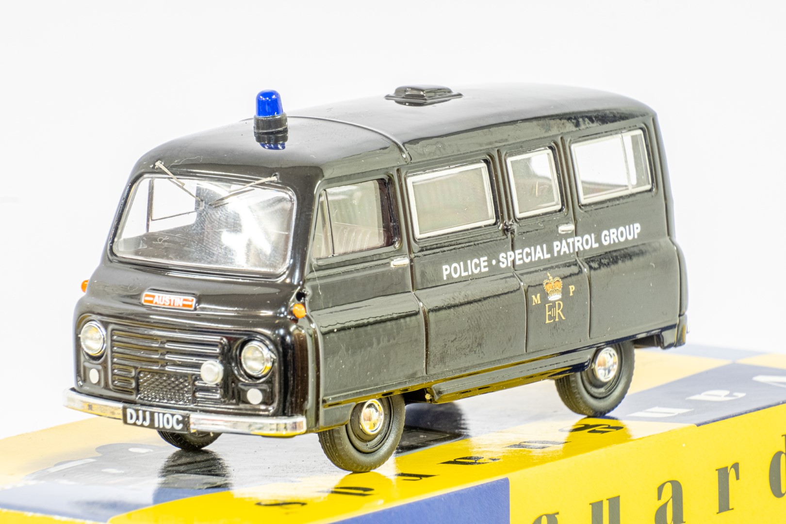 Vanguards Morris J2 Minibus - Metropolitan Police SPG - Image 5 of 6