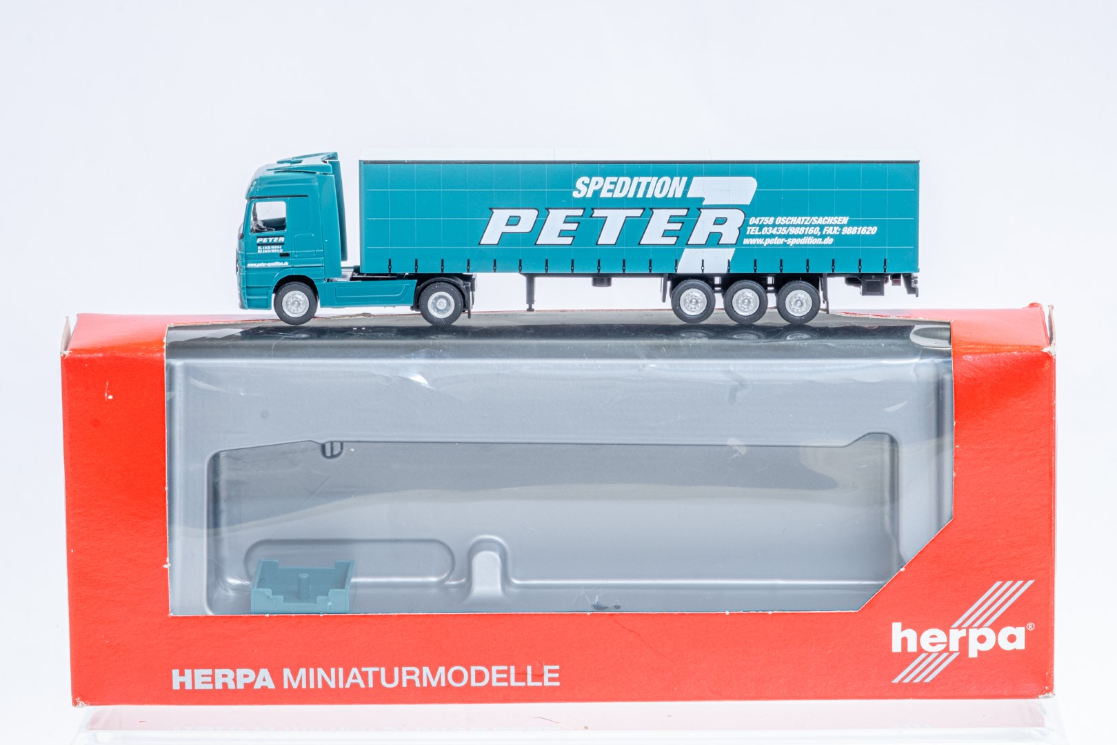 Herpa Merc Actros Box Trailer - Peter Spedition - Image 2 of 4