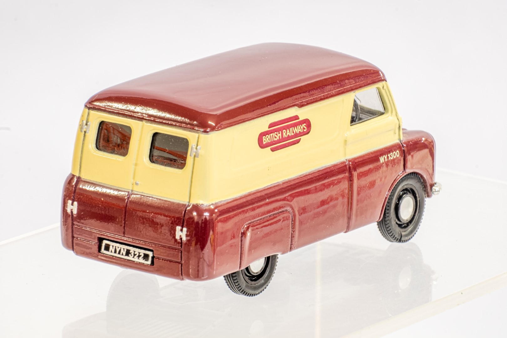 Corgi & Vanguard Karrier Boxback - Rail Express Parcels / Ford Popular Van & Bedford CA Van - Britis - Image 13 of 13