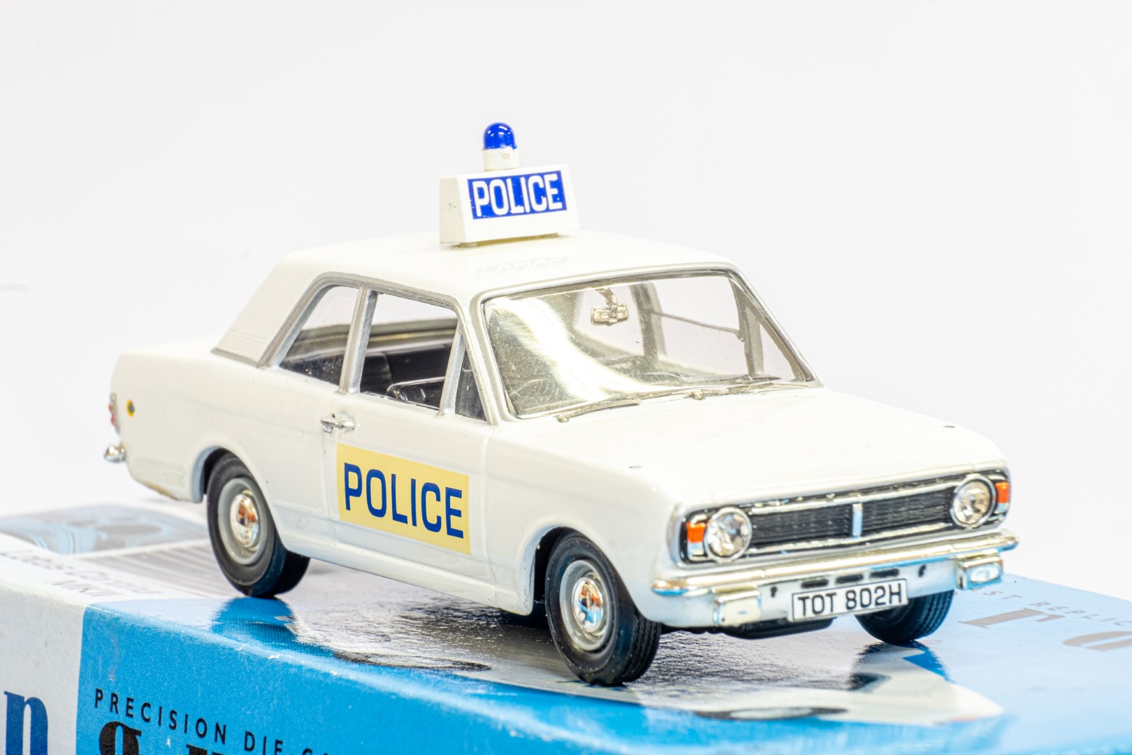 Vanguards Ford Lotus Cortina MKII - Hampshire Constabulary - Image 8 of 8