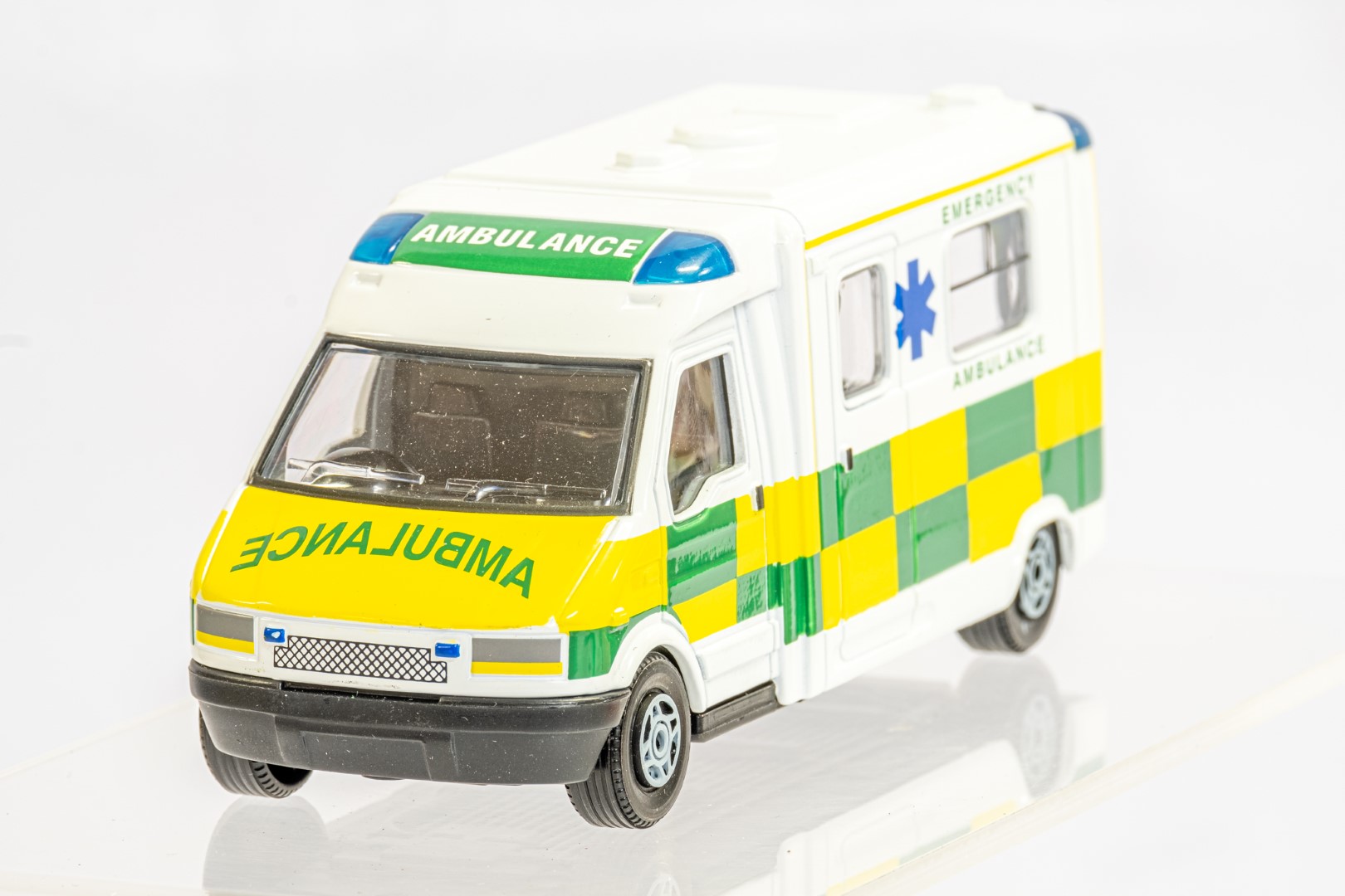 4 x Assorted Ambulance - Image 6 of 9