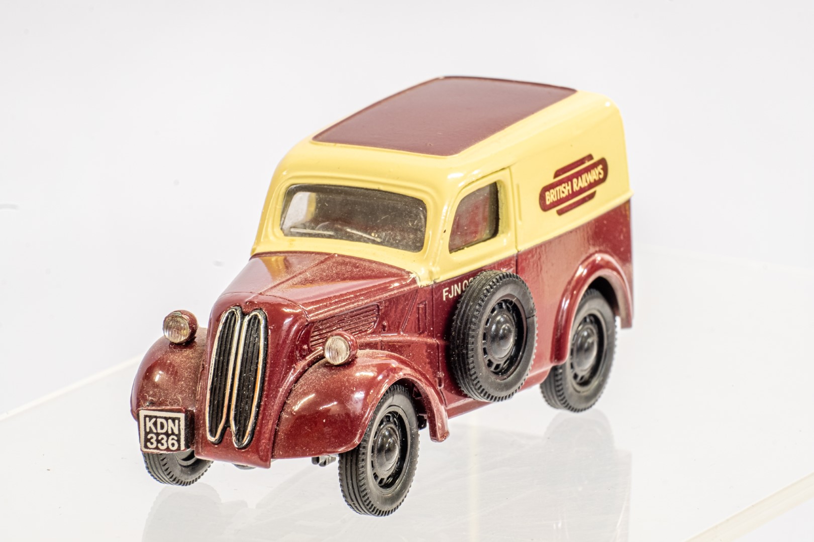 Corgi & Vanguard Karrier Boxback - Rail Express Parcels / Ford Popular Van & Bedford CA Van - Britis - Image 10 of 13