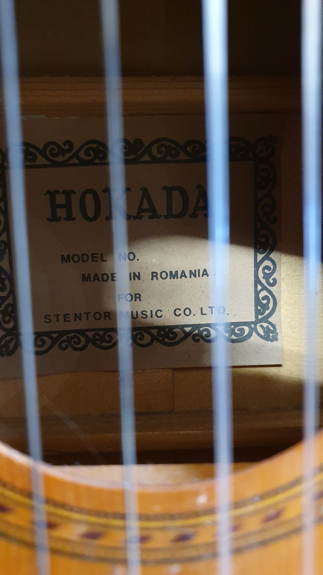 An Hokada acoustic guitar, and a Hondo acoustic guitar. (2) - Image 3 of 4