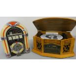 A contemporary radio in the form of a Jukebox, 37 cm and a contemporary Phonograph AM/FM radio